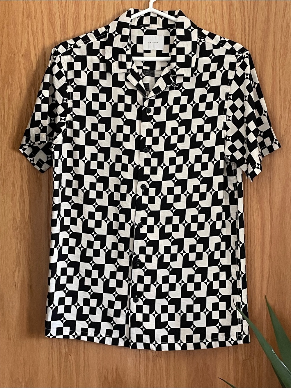 PacSun Black & White Geometric Button-Up Shirt